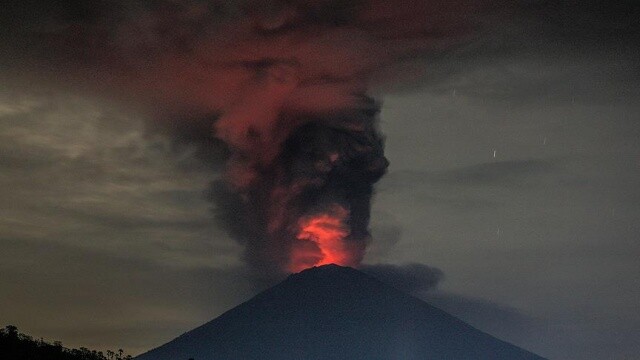 Agung Yanardağı&#039;nda volkanik hareketlilik: 40 bin kişi tahliye edildi