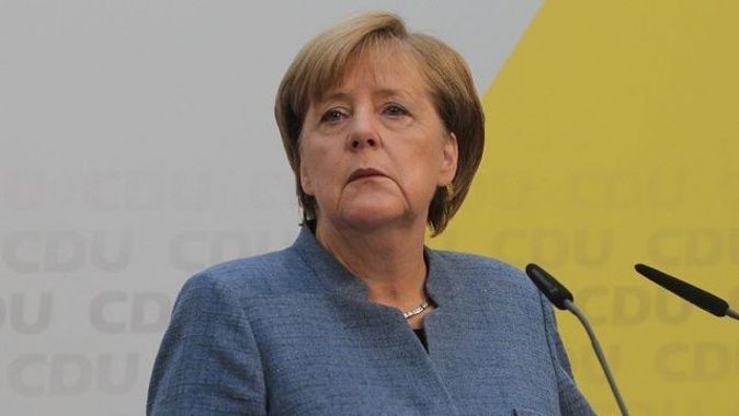 Almanya Başbakanı Merkel&#039;e istifa çağrısı