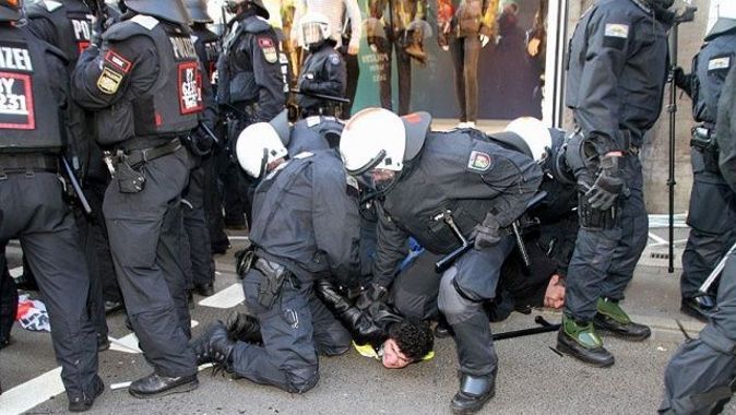 Almanya&#039;da PKK yandaşları polisle çatıştı