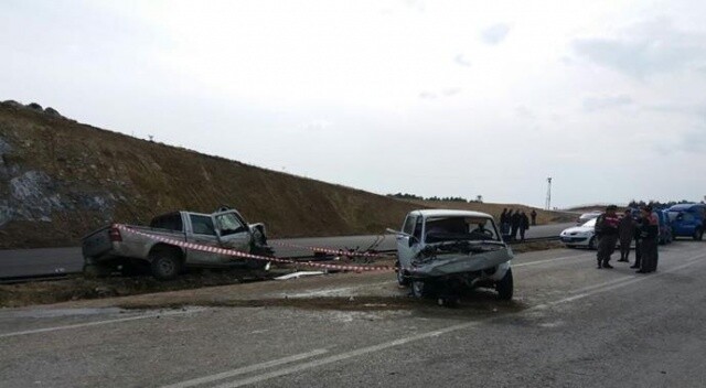 Ankara&#039;da iki araç çarpıştı, 1 kişi hayatını kaybetti