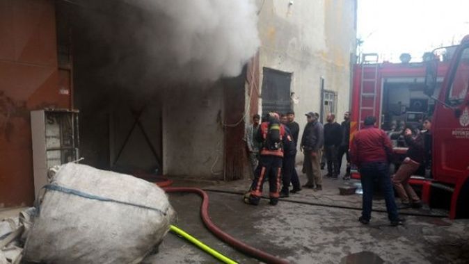 Bakırköy&#039;de panik! Depoda yangın çıktı