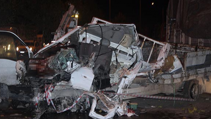 Denizli&#039;de trafik kazası: 2 ölü 4 yaralı