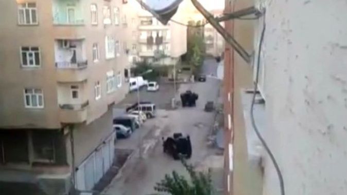 Polis PKK&#039;nın hücre evine baskın yaptı: 1 polis şehit, 9 polis yaralı