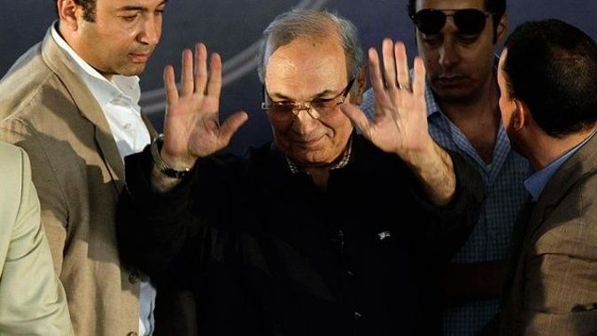 Eski Mısır Başbakanı Şefik, BAE&#039;den ayrılıyor