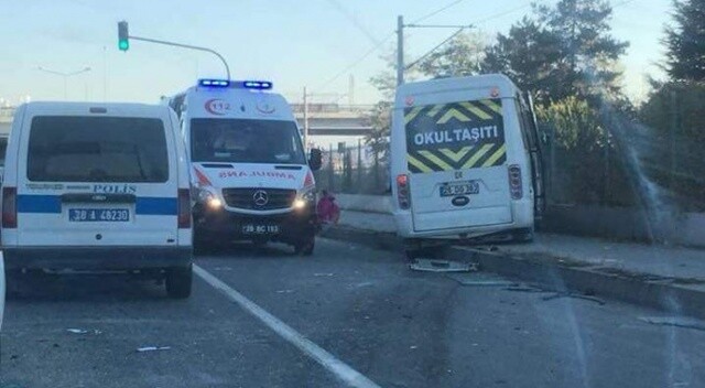 Eskişehir&#039;de okul servisi kamyonetle çarpıştı, 9 kişi yaralandı