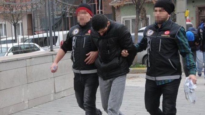 Eskişehir&#039;de uyuşturucu saten 3 kişi yakalandı