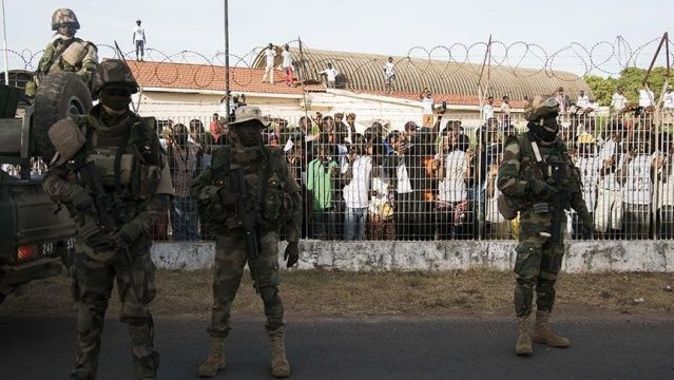 Gambiya&#039;da 12 asker darbe teşebbüsüyle suçlandı