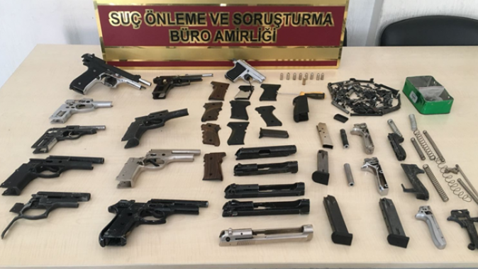 Gaziantep polisinden silah deposuna operasyon