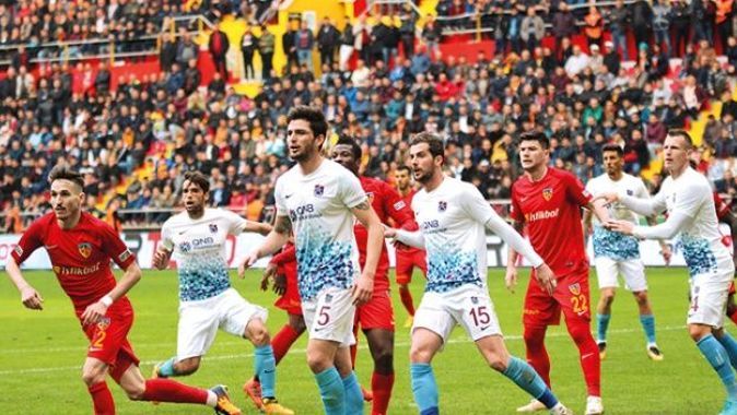 Geçen hafta Galatasaray&#039;ı deviren Trabzon&#039;un yerinde yeller esti