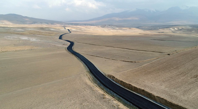 İran sınırındaki mahallelerin yolları asfaltlandı