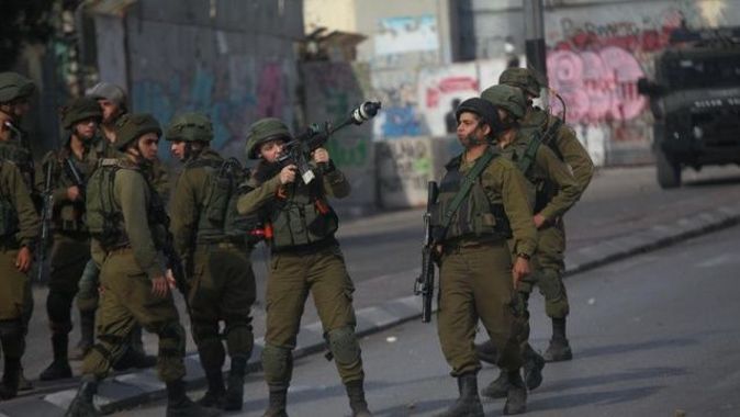 İsrail askerleri, 15 Filistinliyi gözaltına aldı