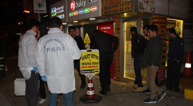 İstanbul&#039;da kaldırımda yürüyen bir kişiye saldırı
