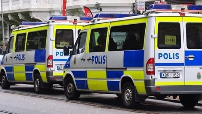 İsveç&#039;te aşırı sağcı örgüt üyelerinin evine baskın