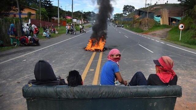 Kolombiya&#039;daki yerlilerin protestolarında yaralı sayısı artıyor