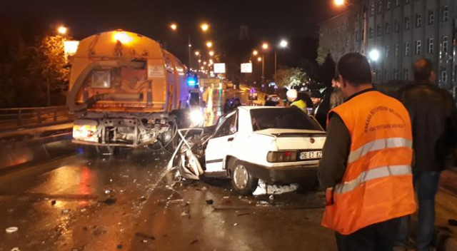Kontrolden çıkan otomobil belediye aracına çarptı: 2 yaralı