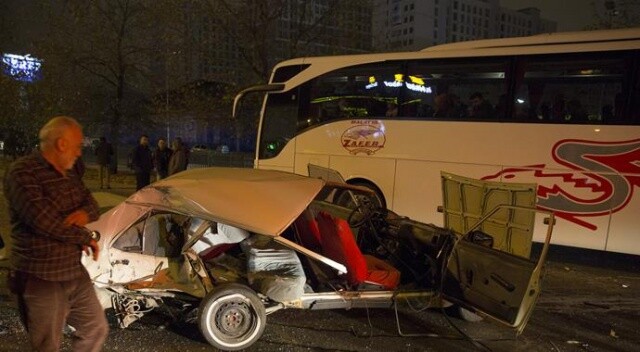 Kontrolden çıkan otomobil, otobüse çarptı: 2 yaralı