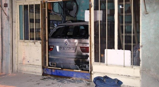 Konya&#039;da bir iş yeri, içindeki lüks araçla kundaklandı