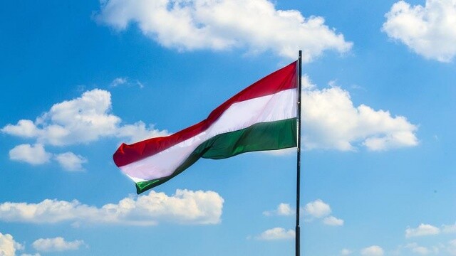 Macaristan&#039;da İslam karşıtı afişe tepki