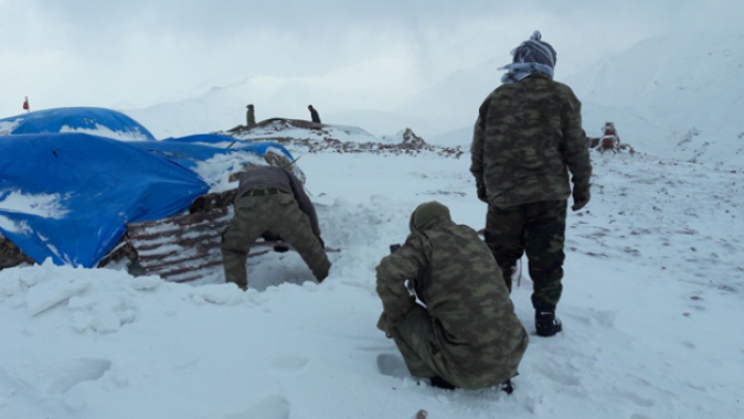 Mehmetçik Kato Dağı’nda hem terörle, hem de karla mücadele ediyor