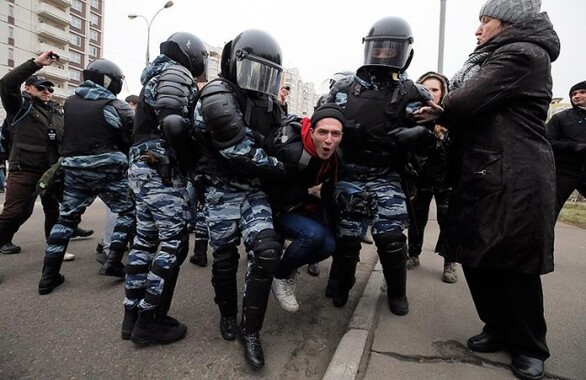Moskova&#039;da aşırı sağcı 380 kişi gözaltına alındı