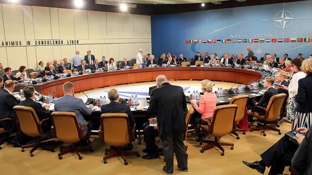 NATO savunma bakanları Brüksel&#039;de toplanıyor