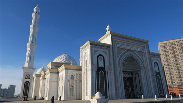 Orta Asya&#039;nın ikinci büyük camisine ziyaretçi akını