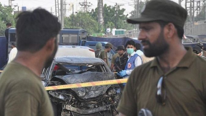 Pakistan&#039;da polise silahlı saldırı, 4 ölü var