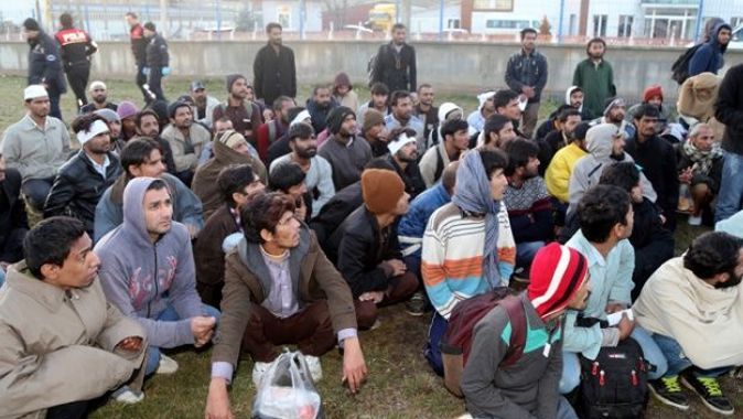 Pakistanlı göçmenler 10 lira için yolda bırakıldı