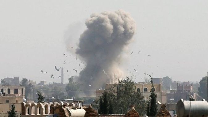 Suudi Arabistan Yemen&#039;i yeniden bombaladı