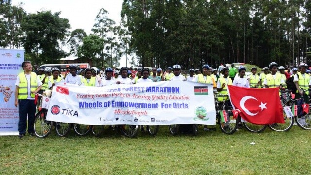 TİKA&#039;dan Kenya&#039;daki kız öğrencilere bisiklet