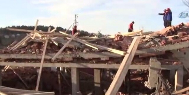 Trabzon&#039;da cami lojmanı inşaatı çöktü: 1 ölü 7 yaralı