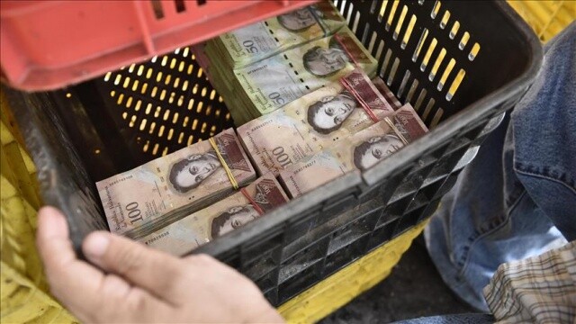 Venezuela&#039;da 100 bin bolivarlık en büyük banknot tedavüle giriyor
