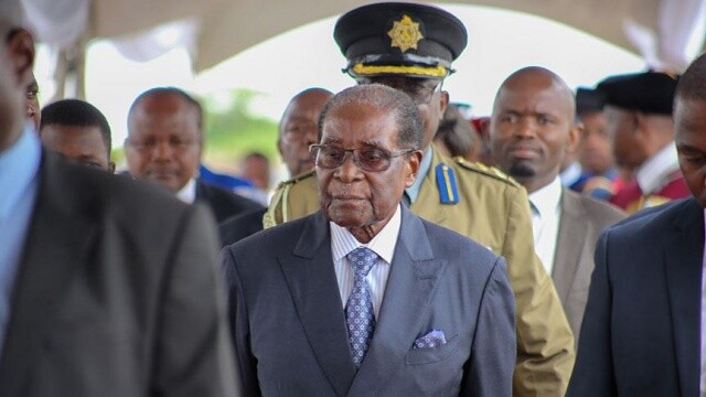 Zimbabve&#039;de Mugabe parti görevinden alındı