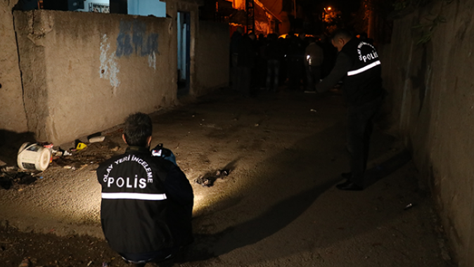 Adana’da evinin avlusunda uğradığı silahlı saldırıda hayatını kaybetti