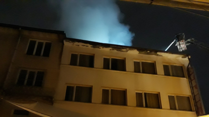 Ankara&#039;da otel çatısında korkutan yangın