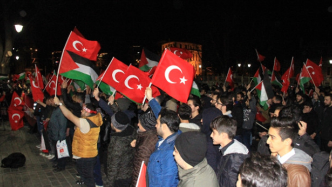 Ayasofya Meydanı&#039;nda binlerce İstanbullu İsrail&#039;i protesto etti