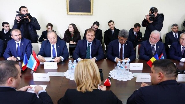 Başbakan Yardımcısı Çavuşoğlu, Gökoğuz Yeri&#039;nde resmî temaslarda bulundu