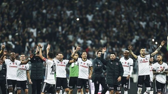 Beşiktaş dev maçta Galatasaray&#039;ı yıktı, Süper Lig&#039;in zirvesi tutuştu