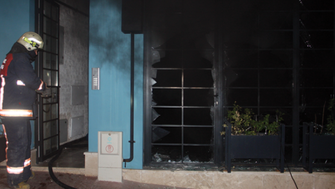 Beyoğlu’nda ofiste çıkan yangında 1 kişi mahsur kaldı