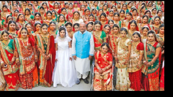 Hintli yardımsever, 251 yetim kızı evlendirdi