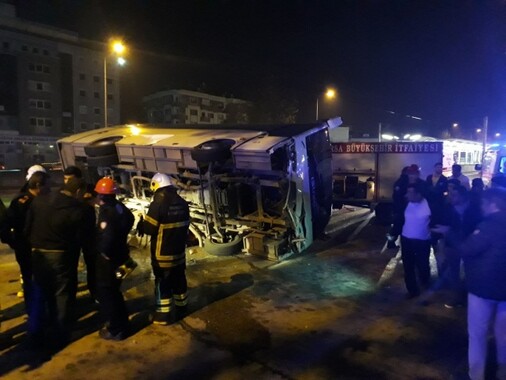 Bursa&#039;da işçi minibüsü kaza yaptı: 4 ölü