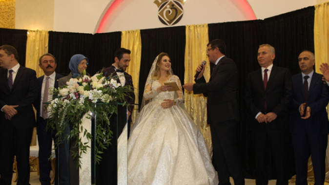 Ekonomi Bakanı Zeybekci nikah şahidi oldu