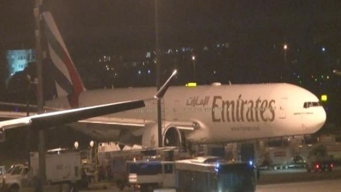 Emirates uçağı Atatürk Havalimanı&#039;na acil iniş yaptı