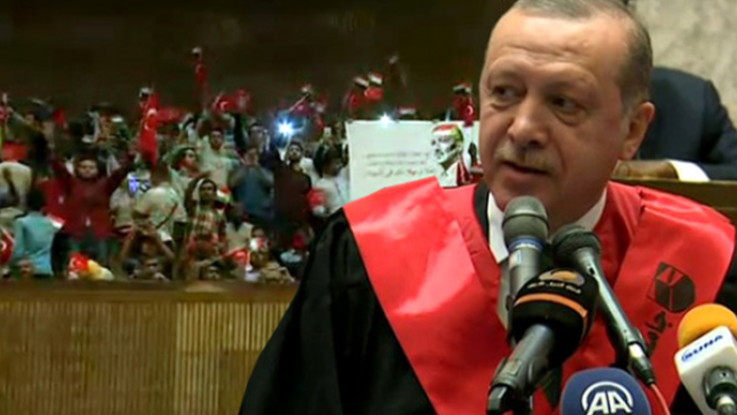Erdoğan&#039;a Sudan&#039;da Türkçe slogan: Dik dur eğilme, bu millet seninle