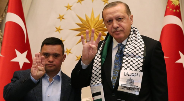 Erdoğan, Filistinli Muhammed’le dünyaya mesaj verdi