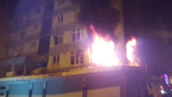 Fatih&#039;te 5 katlı binada yangın paniği