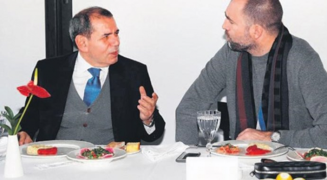 Galatasaraylı futbolcular Başkan Özbek&#039;le yemekte