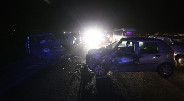 Gaziantep&#039;te hafif ticari araçla otomobil çarpıştı: 5 yaralı