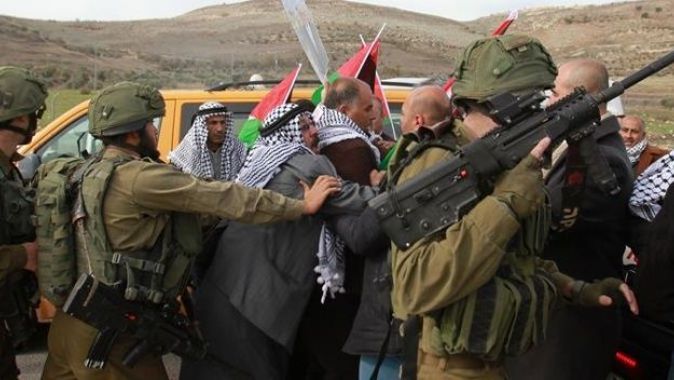 İsrail askerleri, 14 Filistinliyi gözaltına aldı
