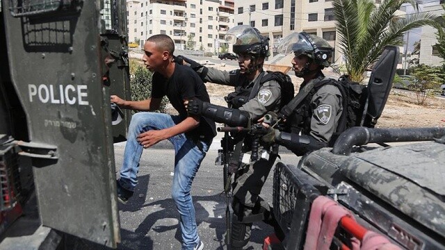 İsrail askerleri, 22 Filistinliyi gözaltına aldı
